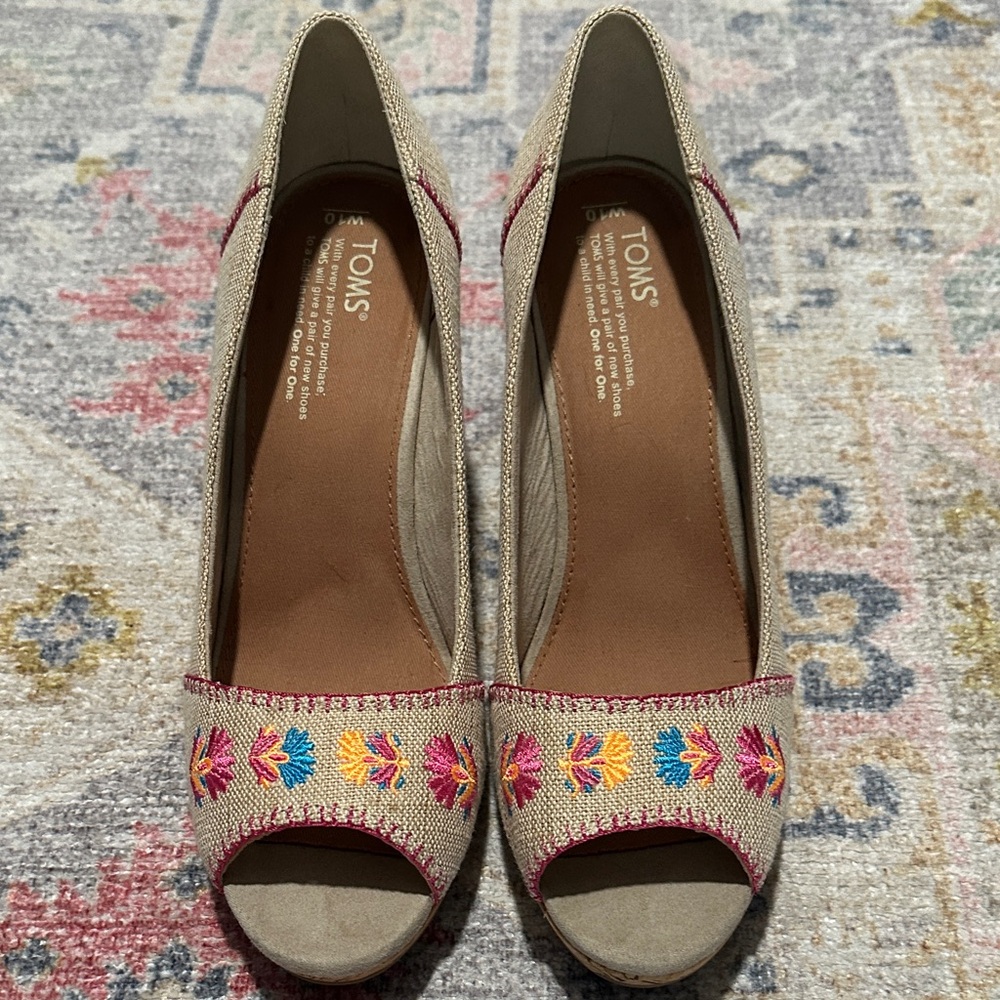 TOMS Women's floral wedges with Colorful Embroidery